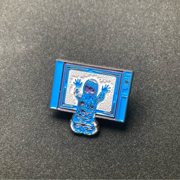 Poltergeist enamel pin - Picture 1 of 2